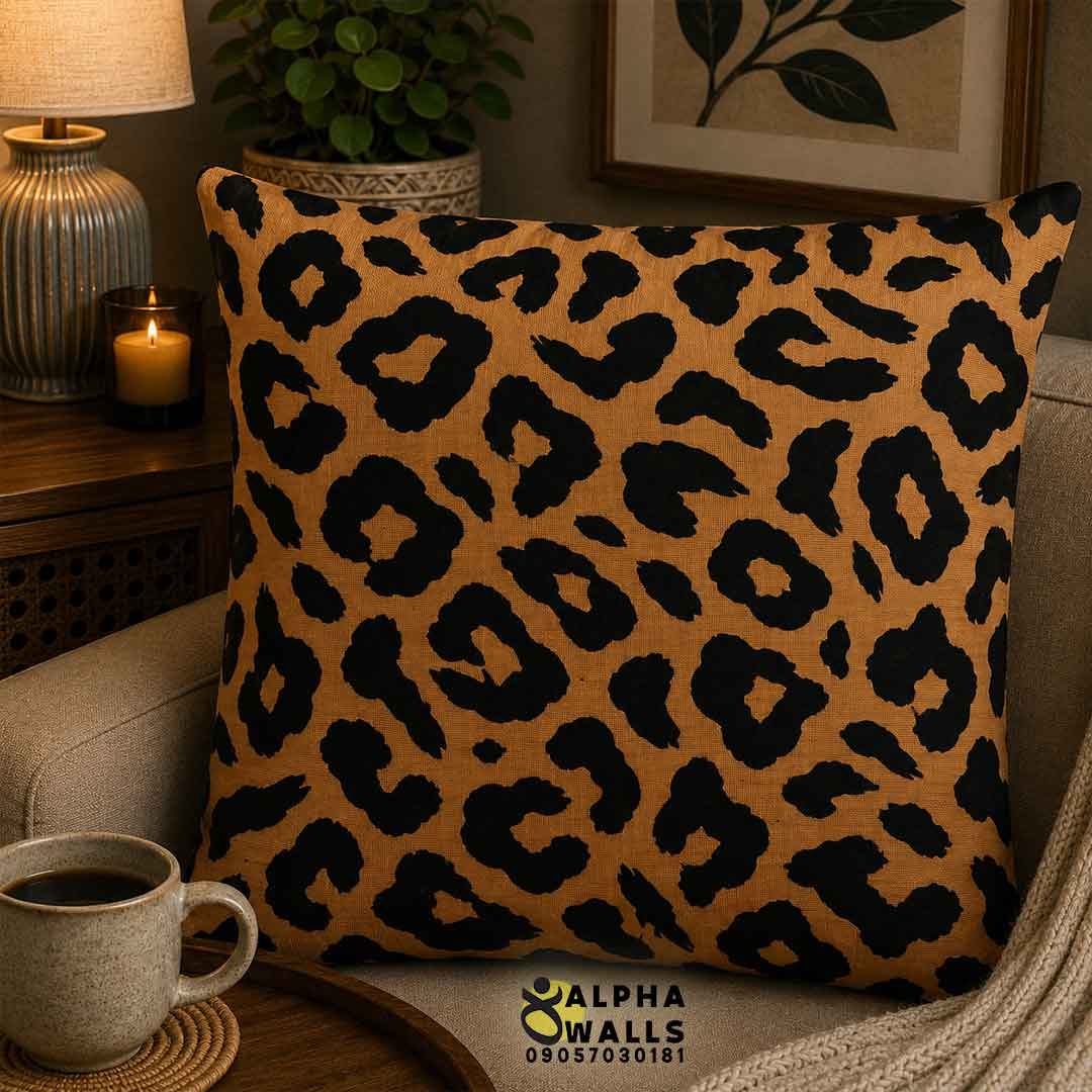 روکش کوسن مخمل طرح پلنگی قهوهای مشکی مدل Wild Leopard