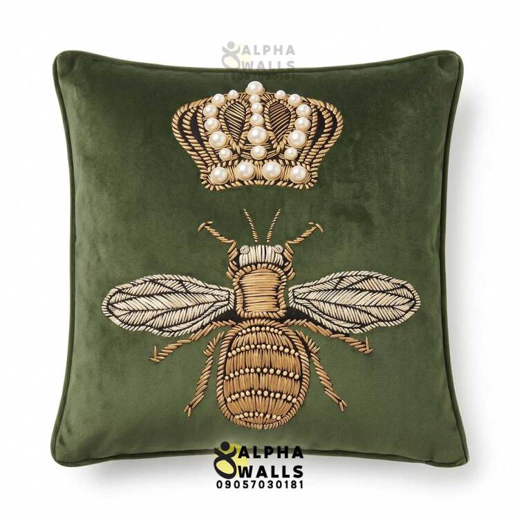 روکش کوسن مخمل طرح زنبور و تاج طلایی سبز مدل Royal Bee