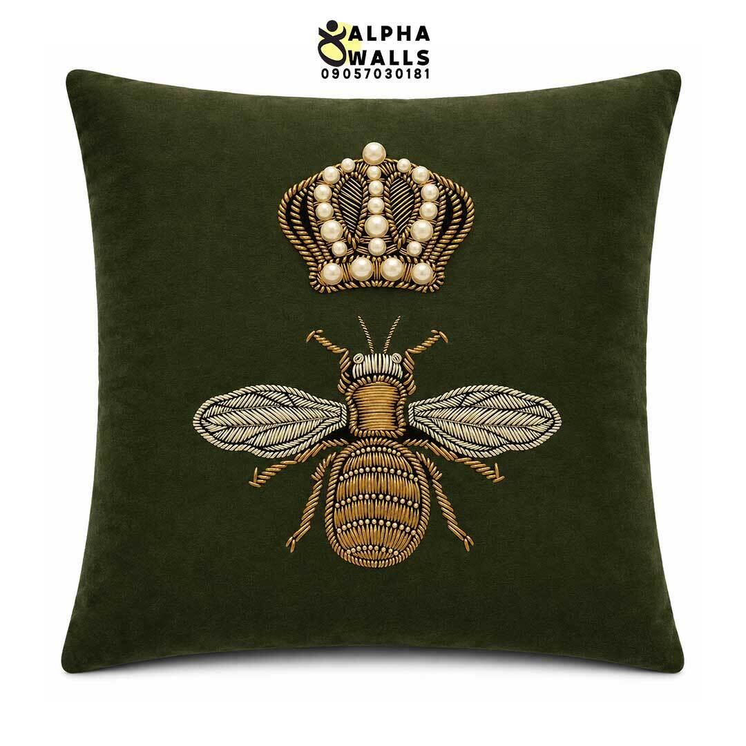 روکش کوسن مخمل طرح زنبور و تاج طلایی سبز مدل Royal Bee