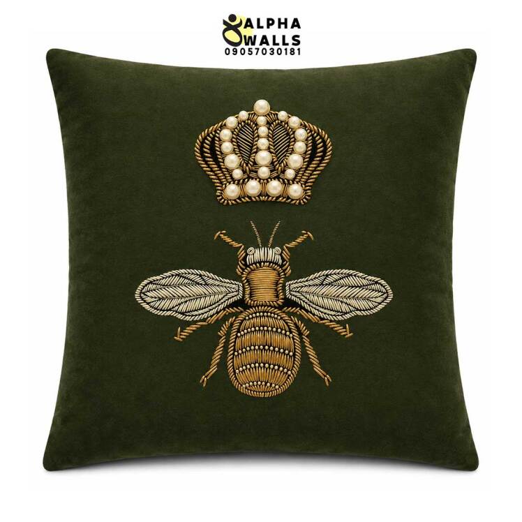 روکش کوسن مخمل طرح زنبور و تاج طلایی سبز مدل Royal Bee