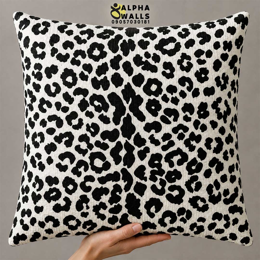 روکش کوسن مخمل طرح پلنگی سیاه و سفید مدل Mono Leopard