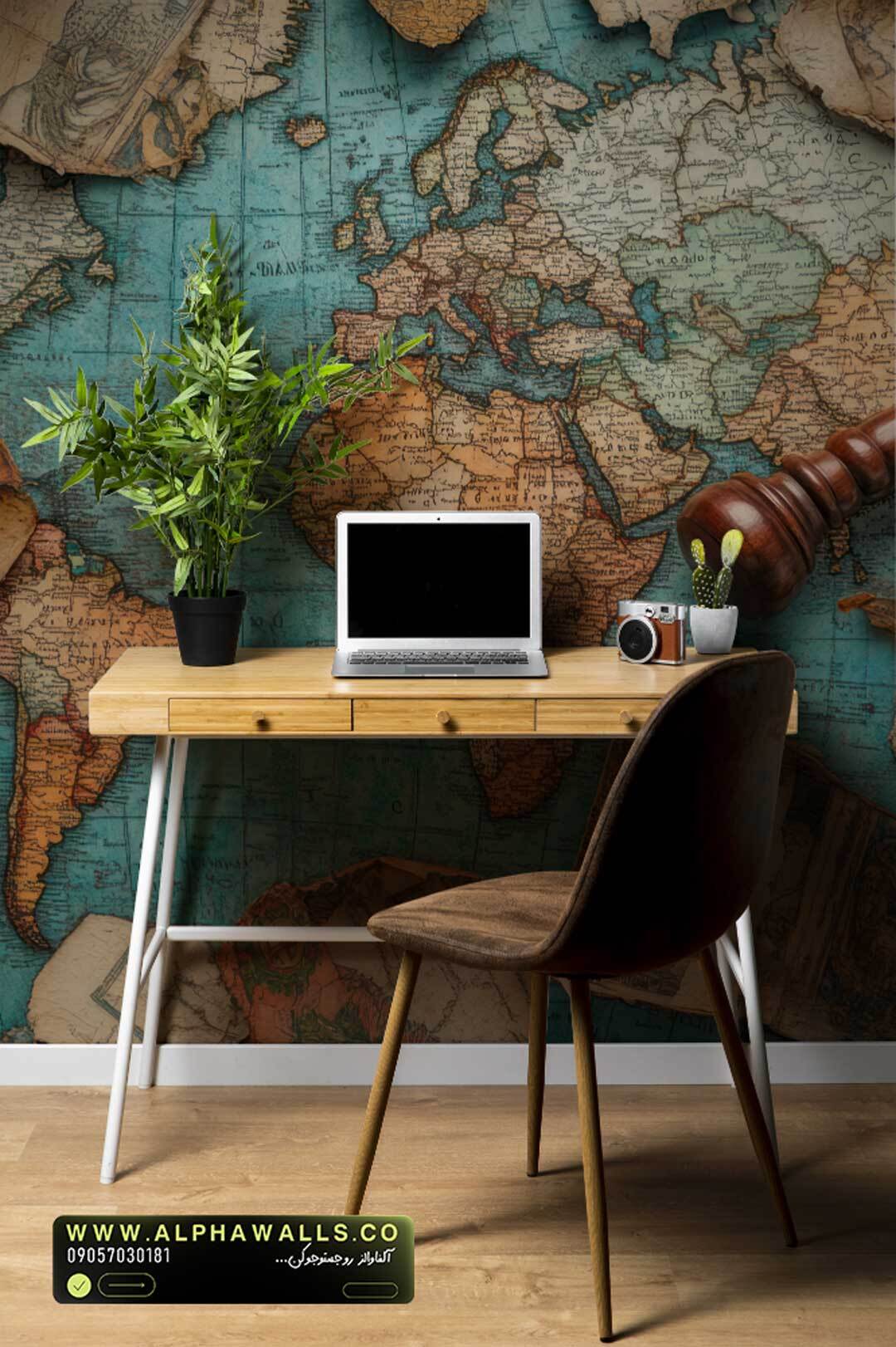 پوستر دیواری طرح نقشه جهان و چکش قضاوت