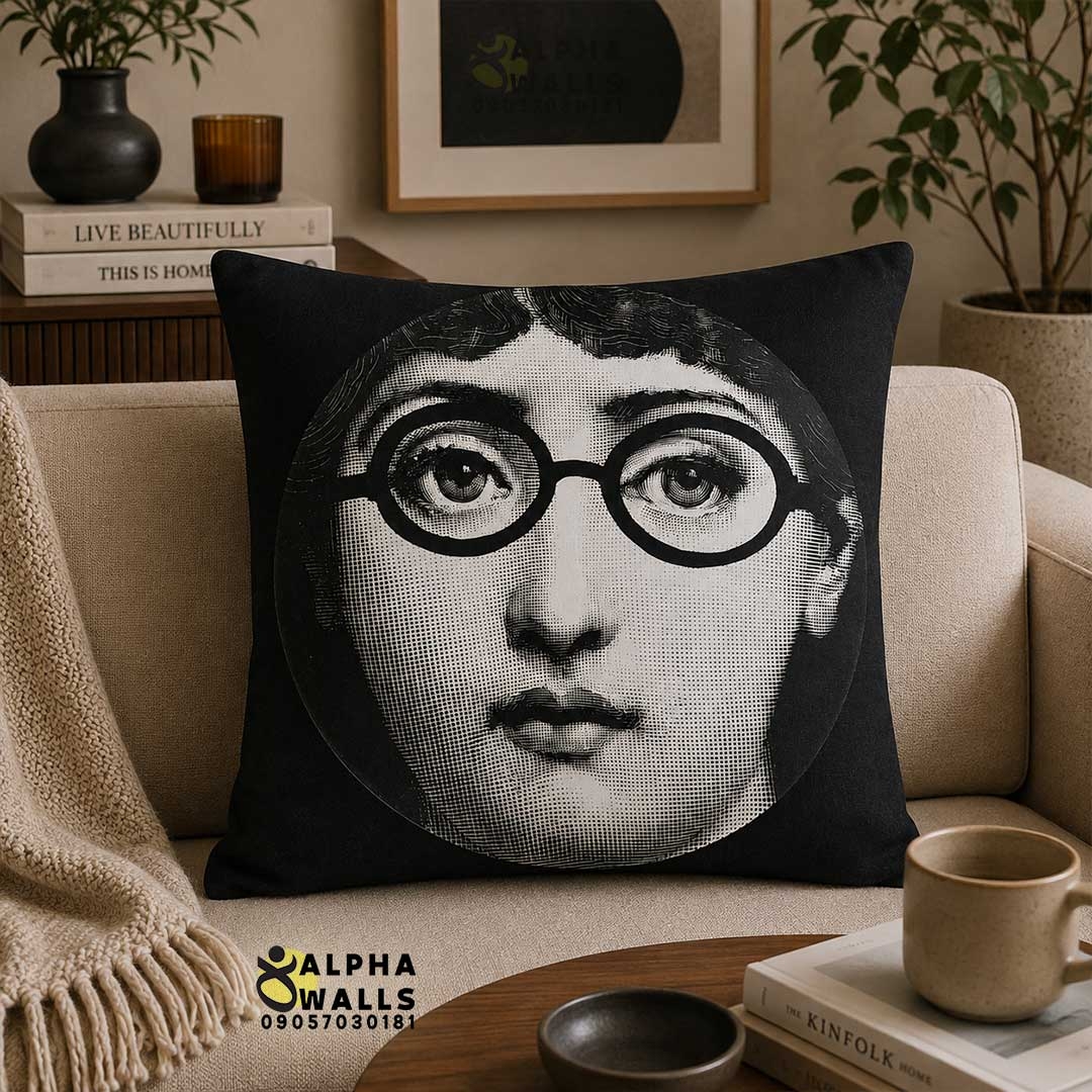  روکش کوسن مخمل طرح چهره عینکی سیاه سفید مدل Vintage Muse 