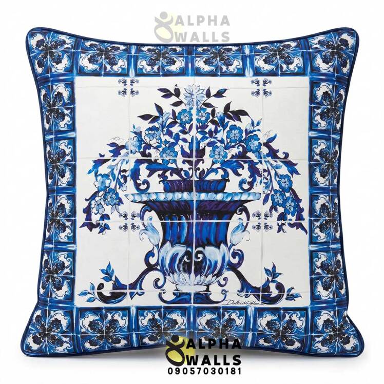 روکش کوسن مخمل طرح گلدان گل آبی سنتی مدل Blue Garden
