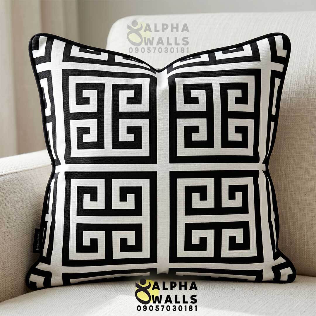 روکش کوسن مخمل طرح هندسی یونانی مشکی سفید مدل Greek Maze