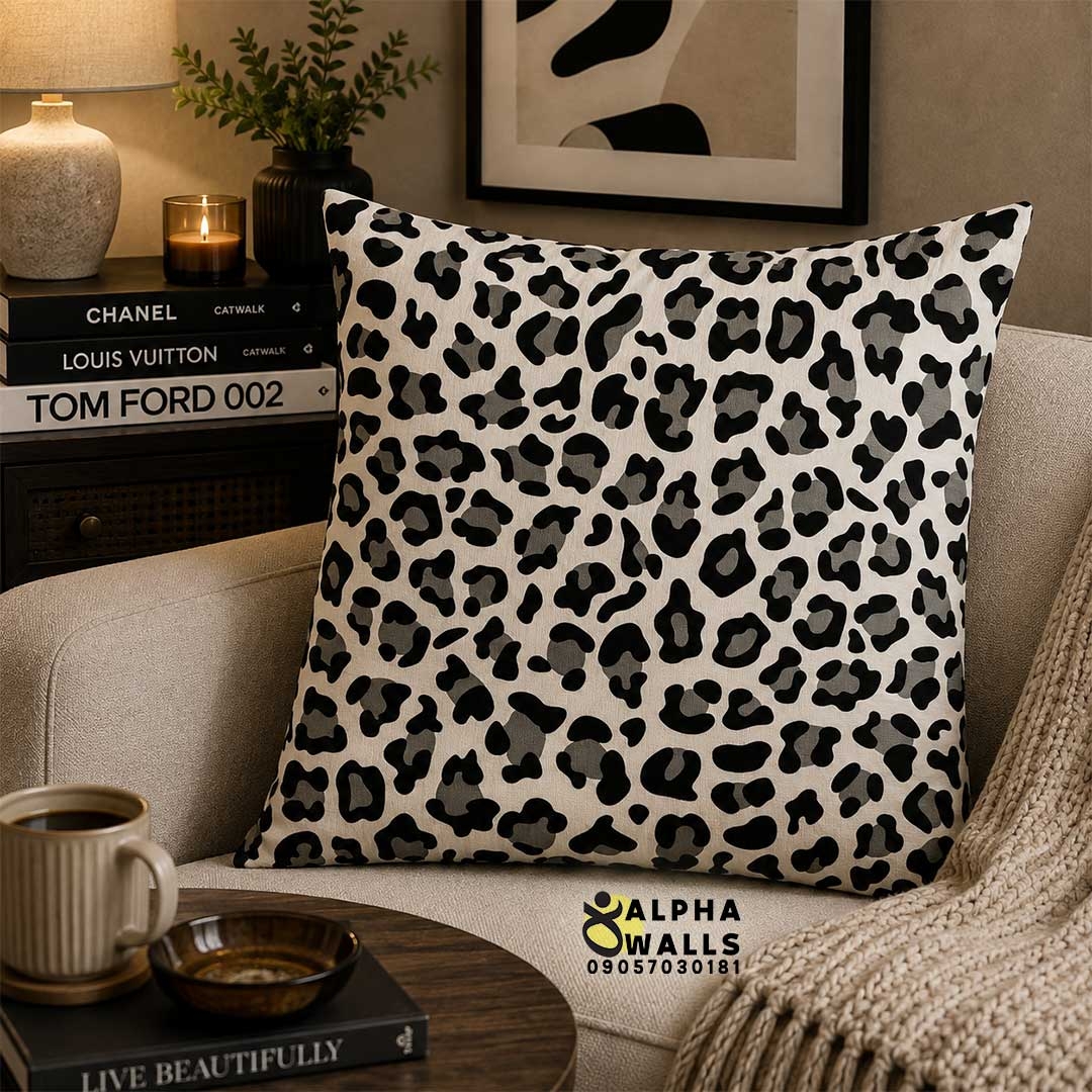 روکش کوسن مخمل طرح پلنگی سیاه و سفید مدل Mono Leopard