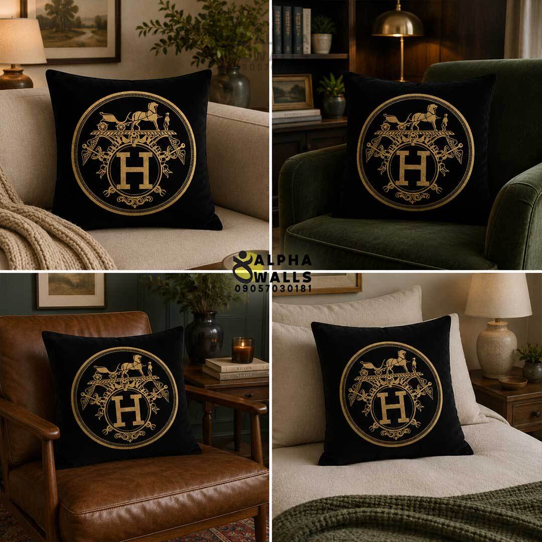  کاور کوسن مخمل مشکی طرح اسب و کالسکه Golden Equestrian Emblem | روکش کوسن طلایی لوکس 