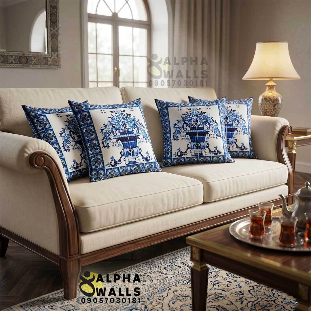 روکش کوسن مخمل طرح گلدان گل آبی سنتی مدل Blue Garden