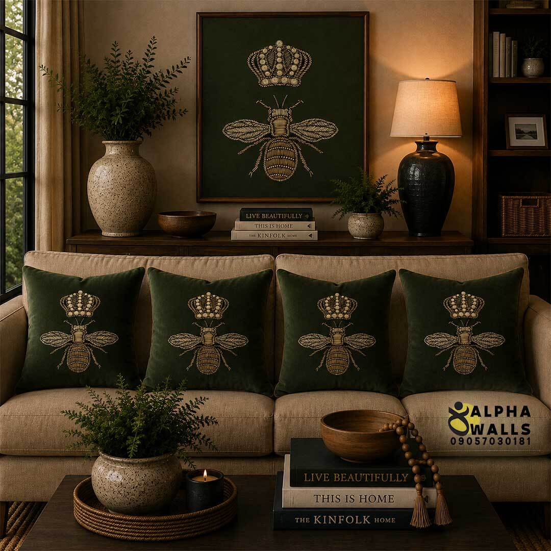 روکش کوسن مخمل طرح زنبور و تاج طلایی سبز مدل Royal Bee