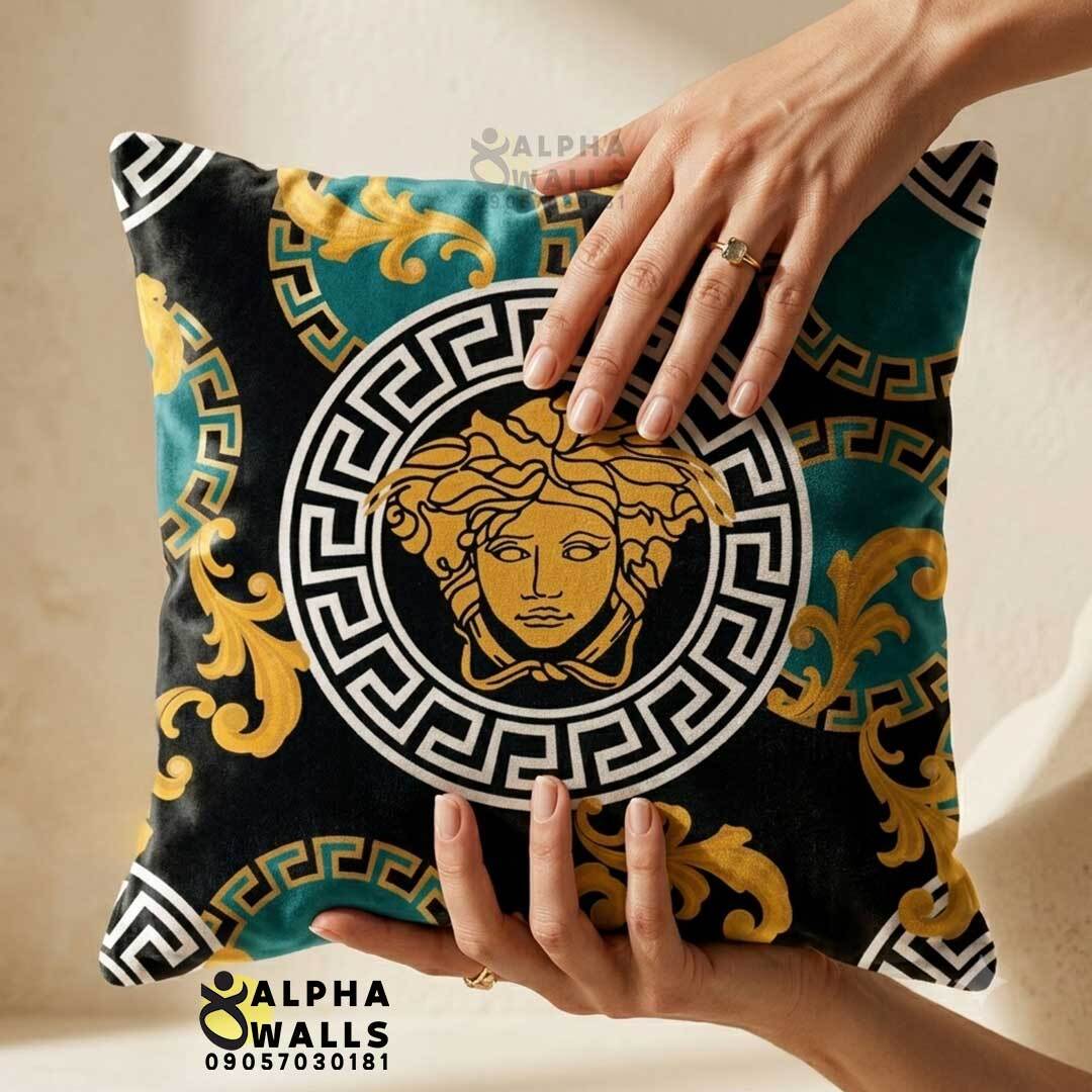 روکش کوسن مخمل طرح مدوسا طلایی و فیروزهای مدل Turquoise Medusa