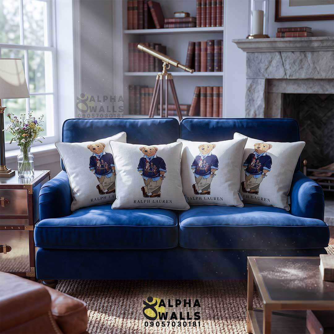 روکش کوسن مخمل طرح خرس پولو روی زمینه سفید مدل Polo Bear