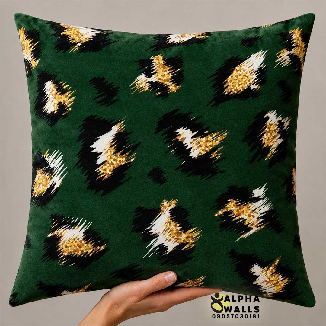 روکش کوسن مخمل طرح پلنگی سبز و طلایی مدل Emerald Leopard