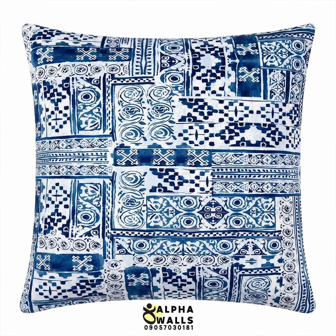  روکش کوسن مخمل طرح نقوش سنتی و کاشی‌کاری آبی و سفید مدل Indigo Blue Patchwork 