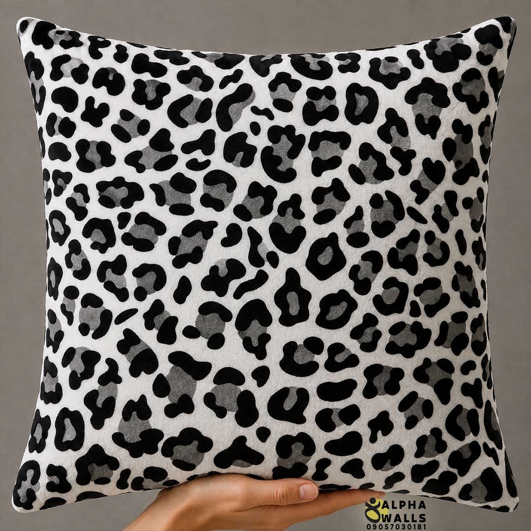 روکش کوسن مخمل طرح پلنگی سیاه و سفید مدل Mono Leopard