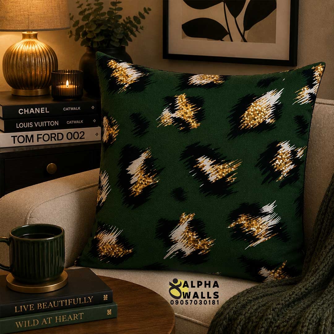 روکش کوسن مخمل طرح پلنگی سبز و طلایی مدل Emerald Leopard