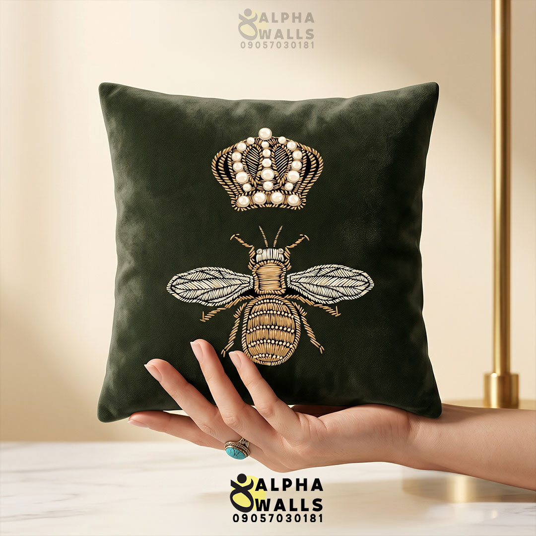روکش کوسن مخمل طرح زنبور و تاج طلایی سبز مدل Royal Bee