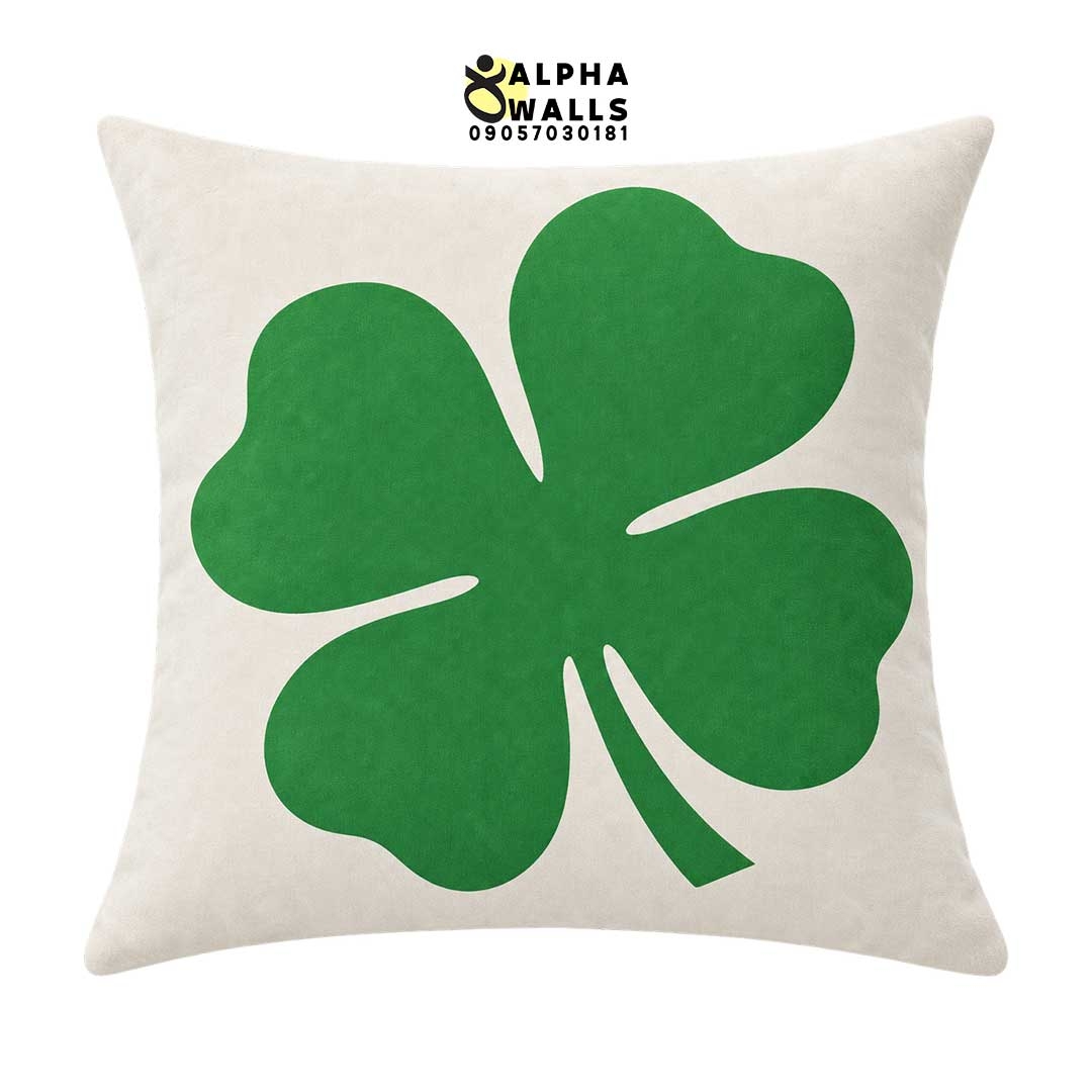 روکش کوسن مخمل طرح شبدر سبز زمینه کرم مدل Lucky Clover