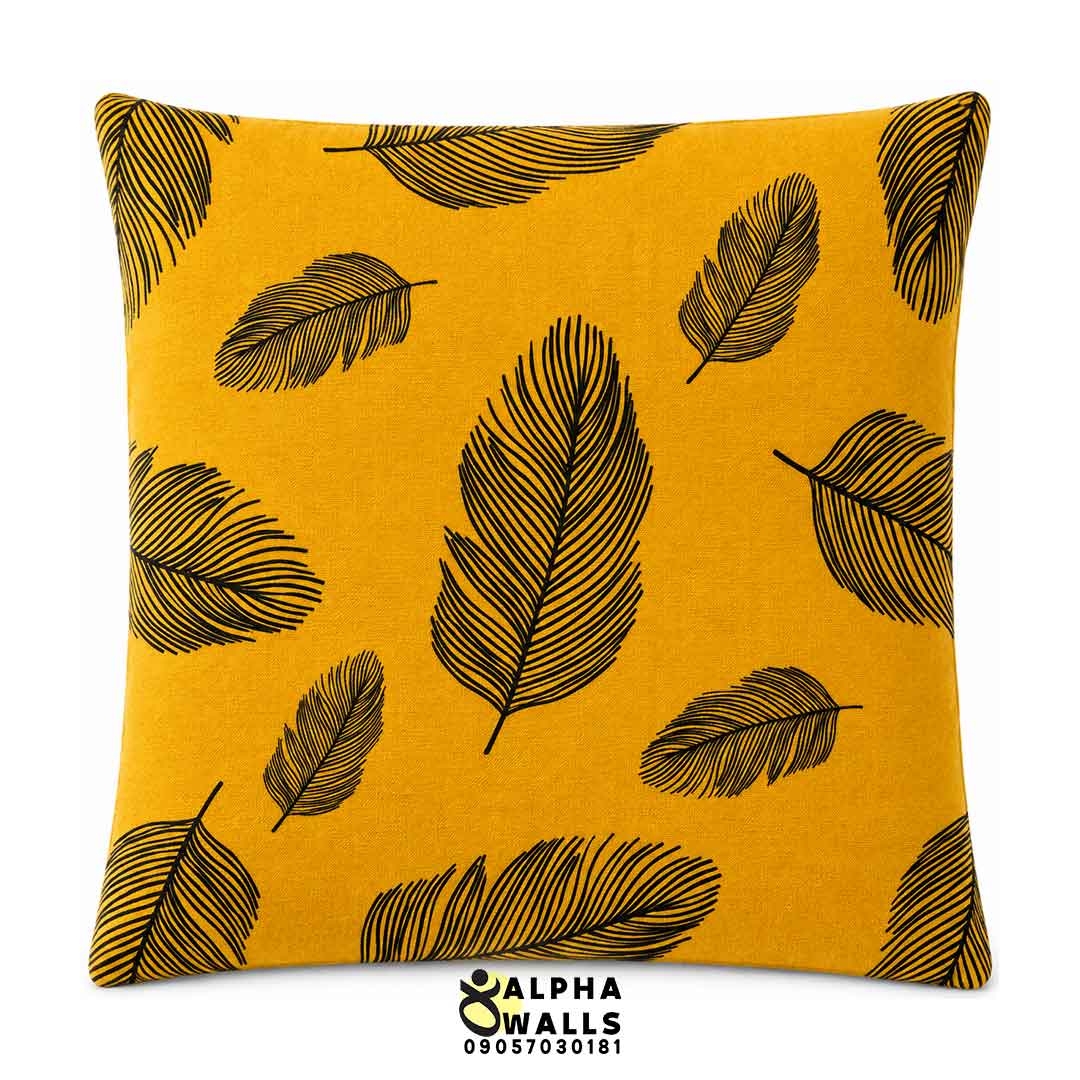  روکش کوسن مخمل طرح پر مشکی زمینه خردلی مدل Golden Feather 