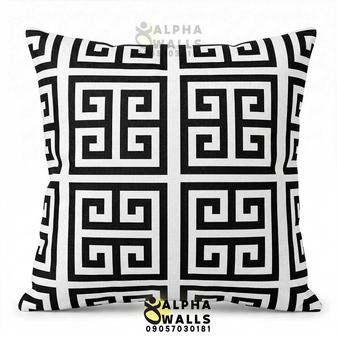 روکش کوسن مخمل طرح هندسی یونانی مشکی سفید مدل Greek Maze