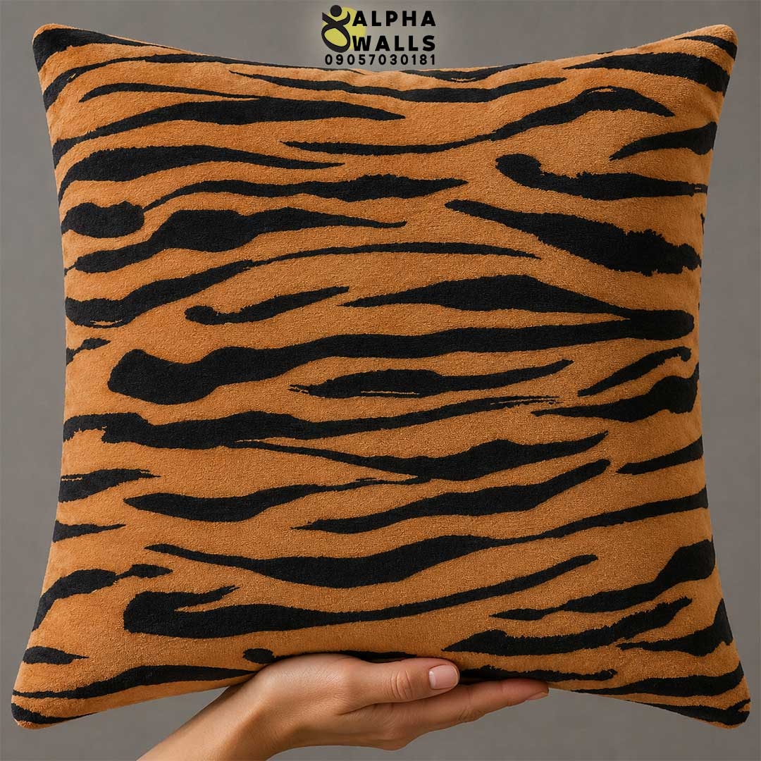  روکش کوسن مخمل طرح پوست ببر نارنجی و مشکی مدل Wild Tiger 