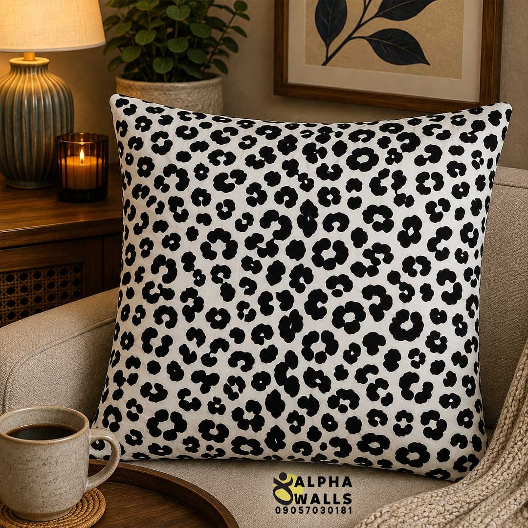روکش کوسن مخمل طرح پلنگی سیاه و سفید مدل Mono Leopard