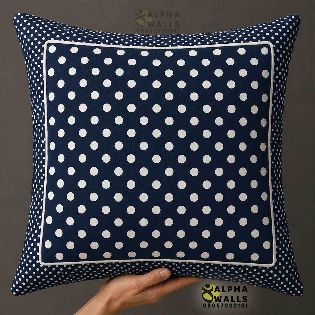 روکش کوسن مخمل طرح خال خالی سرمهای سفید مدل Navy Polka